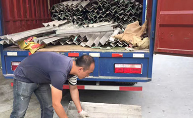 麻豆成人免费视频金屬工作場景